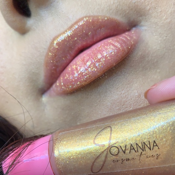 Lip gloss - Picture 1 of 4